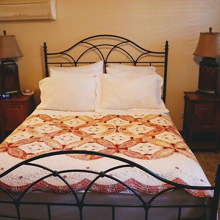 Iowa House Historic Inn 에임스 외부 사진